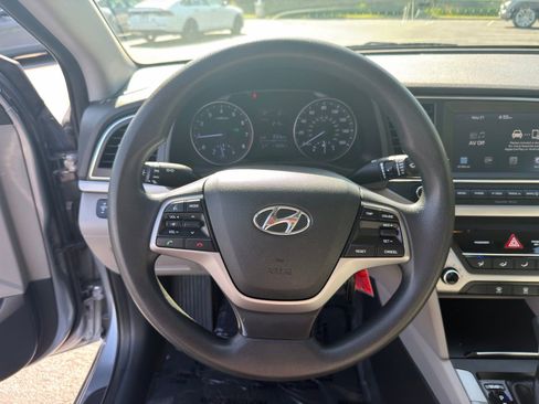 Used 2017 Hyundai Elantra SE FWD image 15
