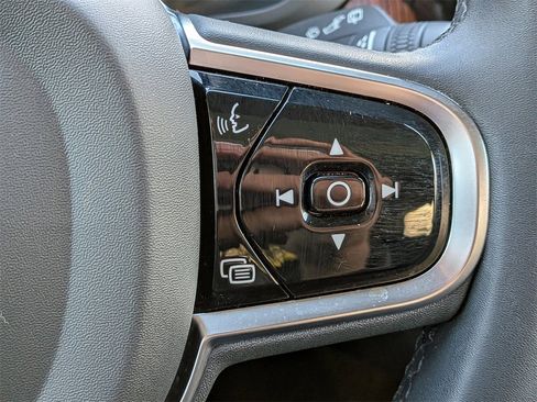 Certified 2023 Volvo XC60 B5 Ultimate w/ Climate Package image 29