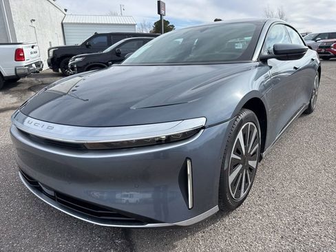 Used 2023 Lucid Air Pure image 3