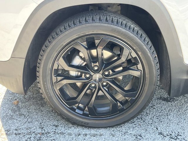 Used 2020 GMC Terrain SLE w/ Elevation Edition FWD image 9