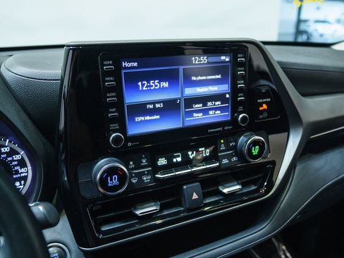 Used 2020 Toyota Highlander LE FWD image 23