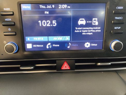 Used 2021 Hyundai Elantra SE FWD image 25