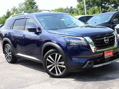 Used 2025 Nissan Pathfinder Platinum AWD/4WD image 2