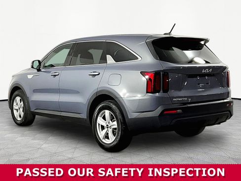 Certified 2023 Kia Sorento LX FWD image 4