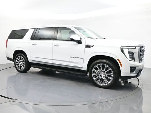 Used 2025 GMC Yukon XL Denali AWD/4WD image 7