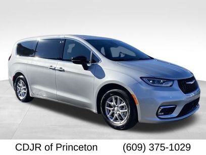New 2026 Chrysler Pacifica Select