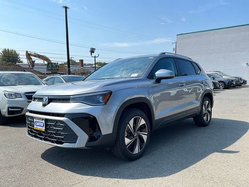 New 2025 Volkswagen Taos SE image 3