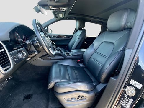 Used 2022 Porsche Cayenne AWD/4WD image 21