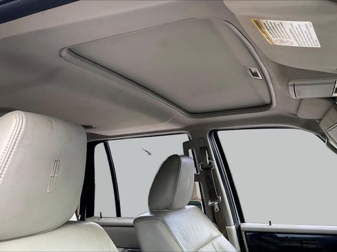Used 2010 Lincoln Navigator 4WD image 13
