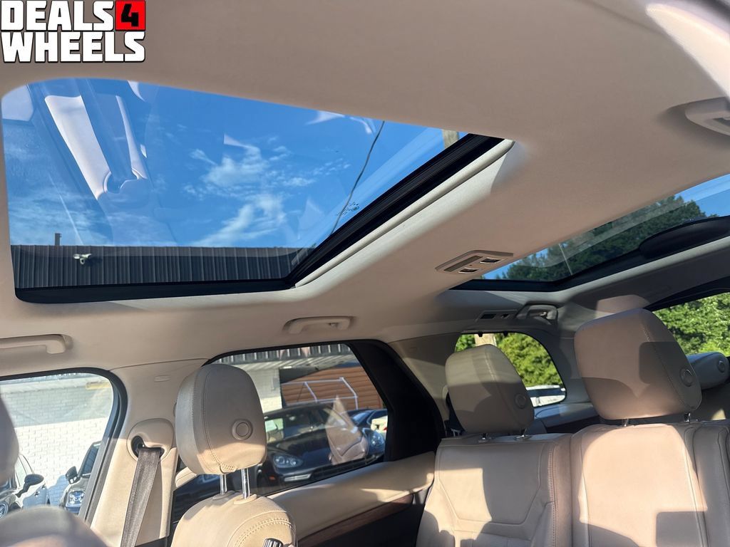 Used 2017 Land Rover Discovery HSE AWD/4WD image 27