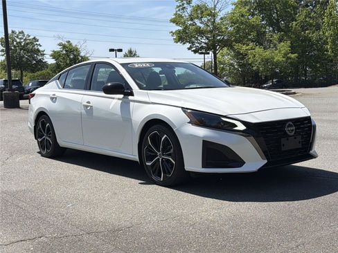 Used 2024 Nissan Altima 2.5 SR w/ SR Premium Package FWD image 29