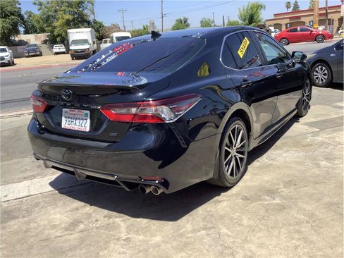 Used 2022 Toyota Camry SE w/ Convenience Package FWD image 4