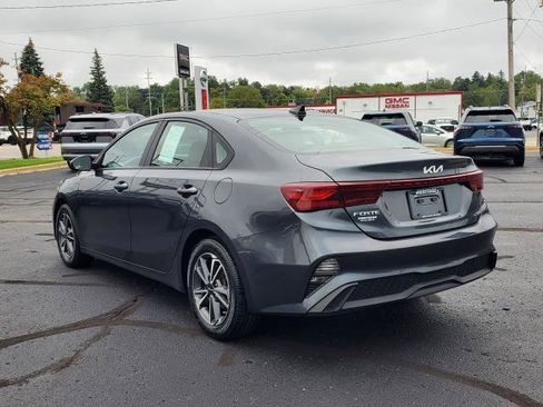 Used 2023 Kia Forte LXS image 3