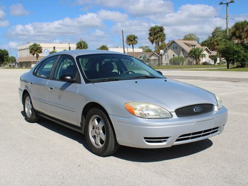 Used 2005 Ford Taurus SE FWD image 11