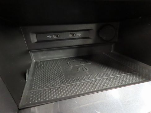 Used 2022 Volkswagen Tiguan SE image 51