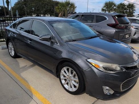 Used 2014 Toyota Avalon Limited w/ Technology Package FWD image 2