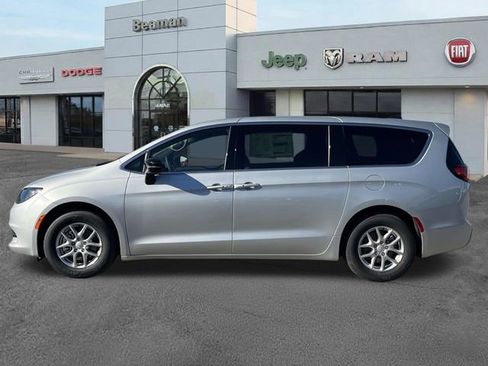 New 2026 Chrysler Voyager LX FWD image 4