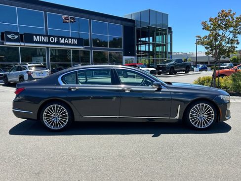 Used 2022 BMW 740i RWD image 6
