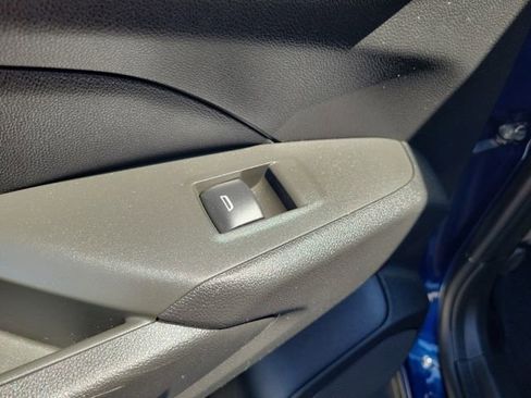Used 2024 Chevrolet Trax LT w/ Sunroof Package FWD image 17