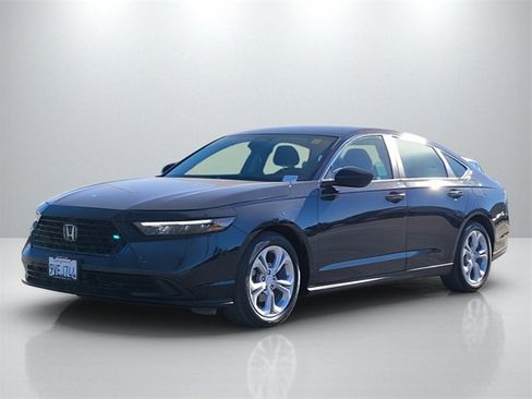 Used 2025 Honda Accord LX image 8