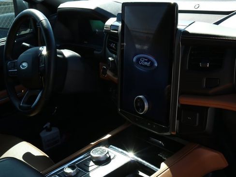 Certified 2024 Ford Expedition Platinum image 6