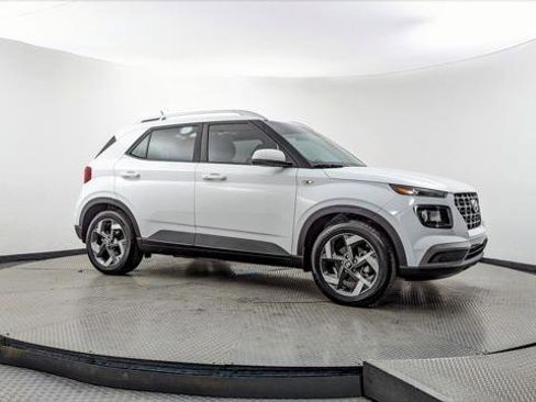 Used 2024 Hyundai Venue SEL image 11