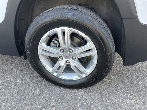 Used 2024 GMC Terrain SLE image 29