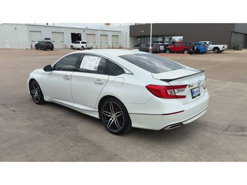 Used 2022 Honda Accord Touring image 6