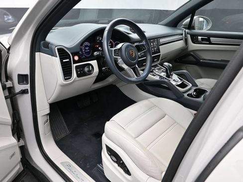 Certified 2023 Porsche Cayenne Platinum Edition AWD/4WD image 4
