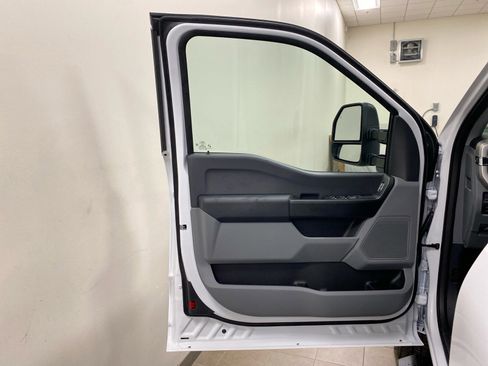 New 2026 Ford F250 XL w/ XL Chrome Package image 10