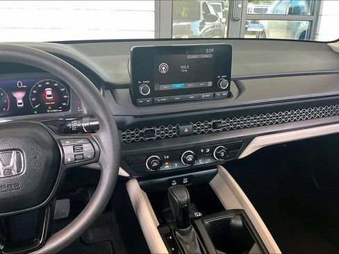 Used 2025 Honda Accord LX image 9