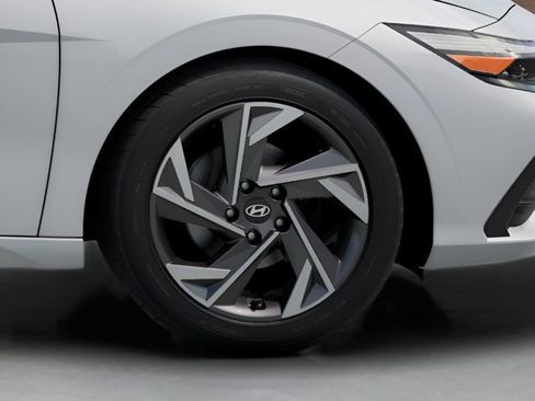 Certified 2025 Hyundai Elantra SEL FWD image 8