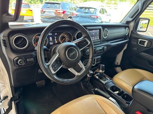 Used 2018 Jeep Wrangler Unlimited Sahara w/ Cold Weather Group AWD/4WD image 15