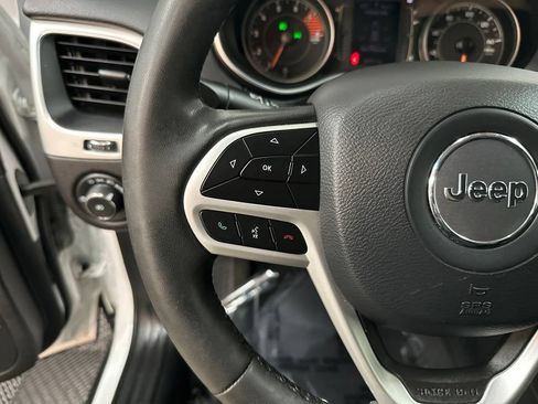Used 2022 Jeep Cherokee Latitude AWD/4WD image 14