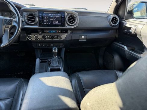 Used 2017 Toyota Tacoma TRD Off-Road image 14