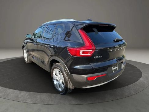 Used 2022 Volvo XC40 T4 Momentum FWD image 7