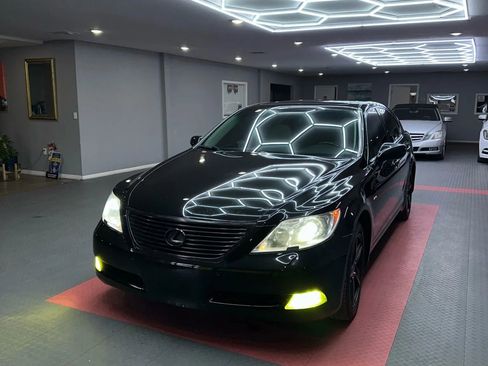 Used 2009 Lexus LS 460 AWD image 2