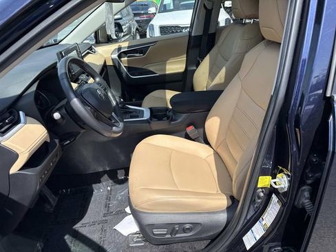 Used 2021 Toyota RAV4 XLE Premium image 14