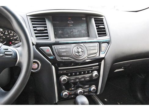 Used 2017 Nissan Pathfinder S image 14