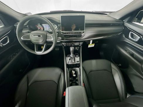 New 2026 Jeep Compass Latitude image 9