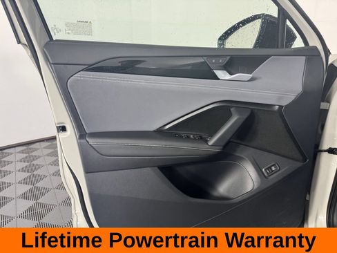 Used 2025 Volkswagen Tiguan SE R-Line FWD image 11