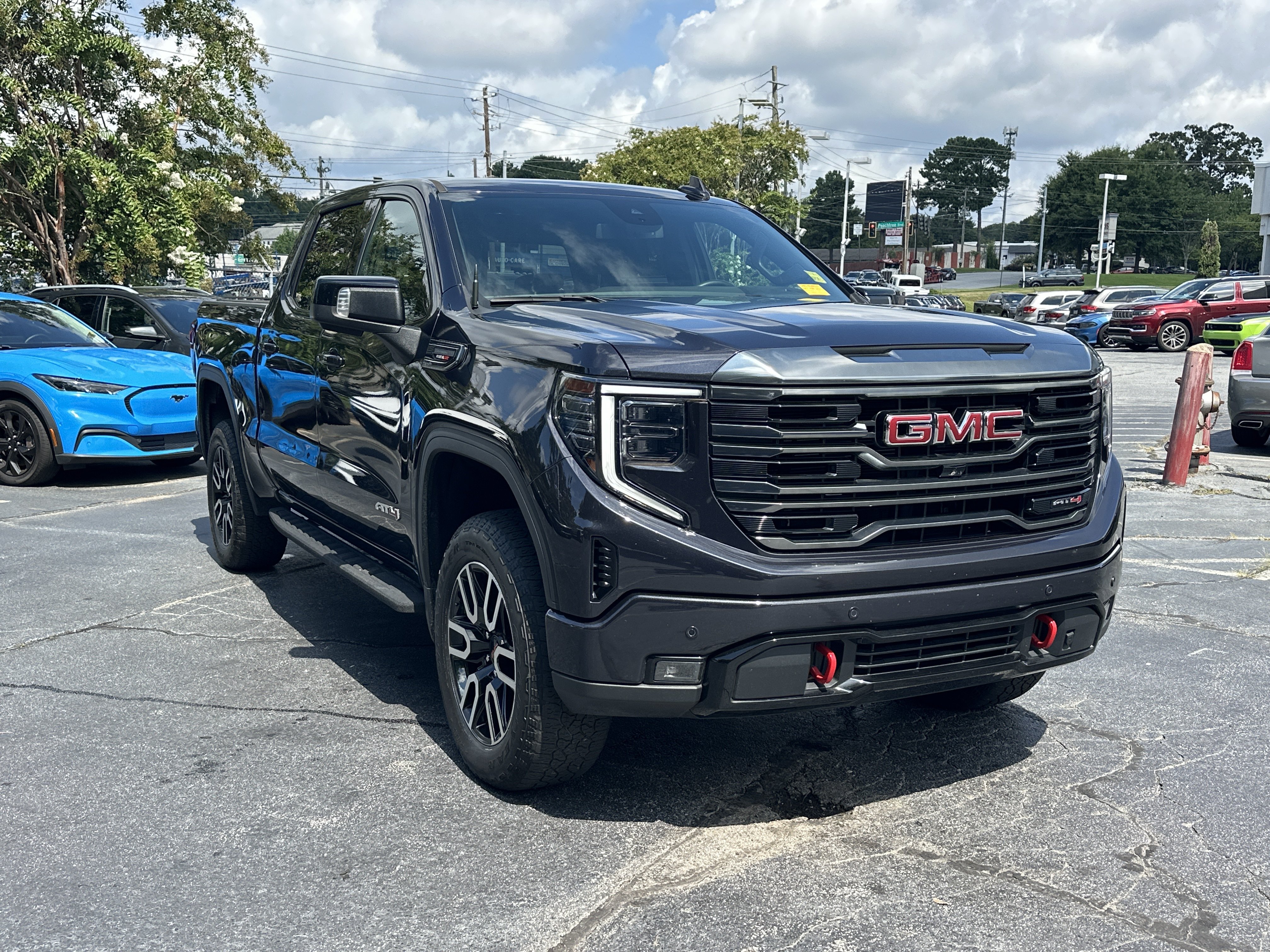 Used 2023 GMC Sierra 1500 AT4 w/ AT4 Premium Package AWD/4WD image 2