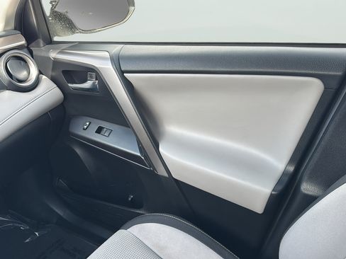 Used 2016 Toyota RAV4 XLE AWD/4WD image 17