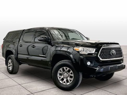 Used 2019 Toyota Tacoma SR5 AWD/4WD image 3
