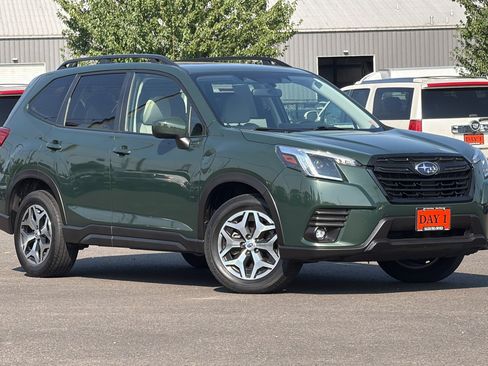 Used 2024 Subaru Forester Premium AWD/4WD image 2