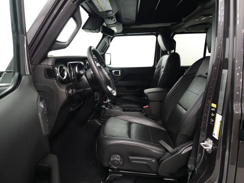 Used 2020 Jeep Wrangler Unlimited Sahara AWD/4WD image 4