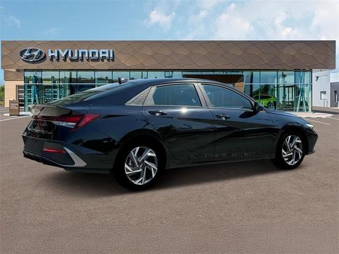 Used 2025 Hyundai Elantra Sport FWD image 8