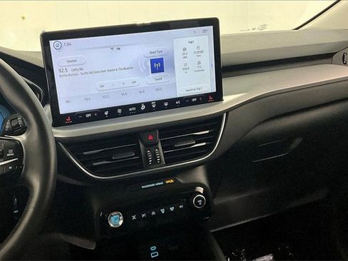 Used 2023 Ford Escape Platinum image 9