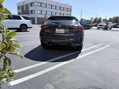 Used 2018 INFINITI QX30 FWD image 10