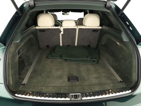 Used 2023 Bentley Bentayga Extended Wheelbase AWD/4WD image 35